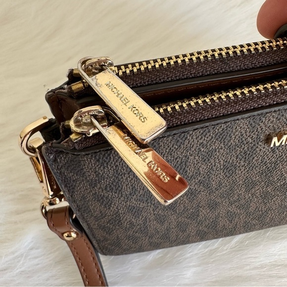 Michael Kors Jet Set Brown Monogram Travel Wallet - Picture 6 of 7